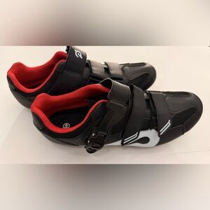 Dynamic Black and Red Cycling Shoes